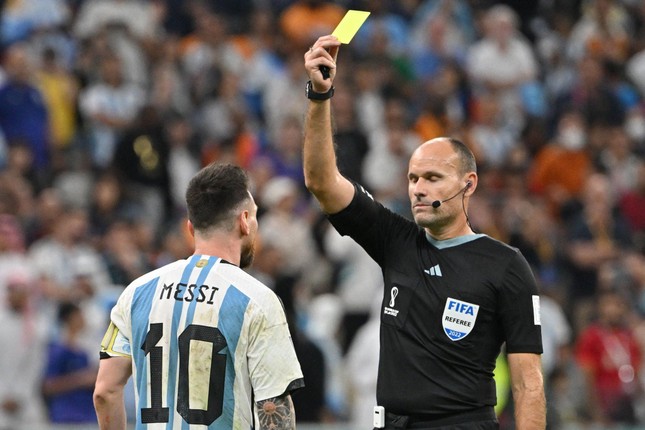 Trận Hà Lan - Argentina phá kỷ lục thẻ phạt trong lịch sử World Cup - Ảnh 1.
