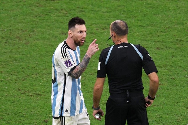 Hưởng phạt đền tranh cãi, Messi vẫn chỉ trích trọng tài thậm tệ - Ảnh 1.