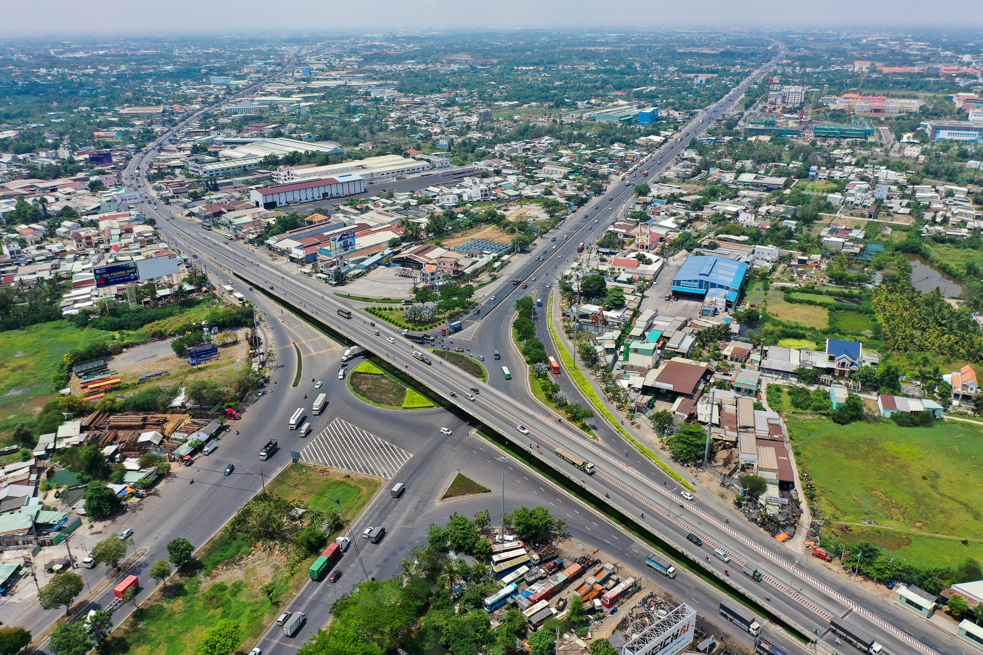 Diện mạo huyện đông dân nhất Việt Nam muốn trở thành thành phố - Ảnh 6.