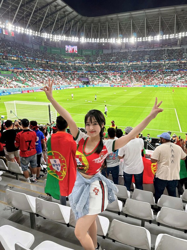 Hot girl Việt Nam sang Qatar xem World Cup 2022, cứ mặc áo đội nào là đội đó về nước - Ảnh 7.