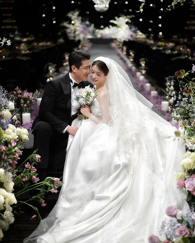 Jiyeon tung ảnh trong đám cưới đẹp như mơ, hé lộ khoảnh khắc cảm động với IU và T-ara - Ảnh 2.