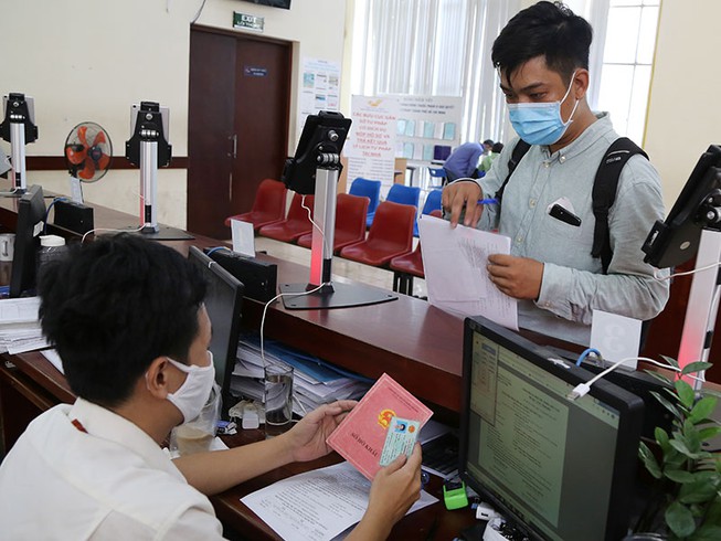 Từ 1/1/2023, các thủ tục hành chính liên quan ra sao khi không còn sổ hộ khẩu? - Ảnh 2.