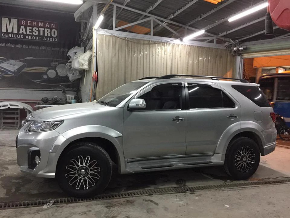 Hãng độ hô biến Toyota Fortuner cũ sang phong cách Lexus nhưng trông hơi... sai sai - Ảnh 5.