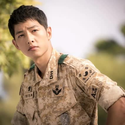 2022 liệu có phải là một năm huyền thoại của Song Joong Ki như 2016? - Ảnh 3.