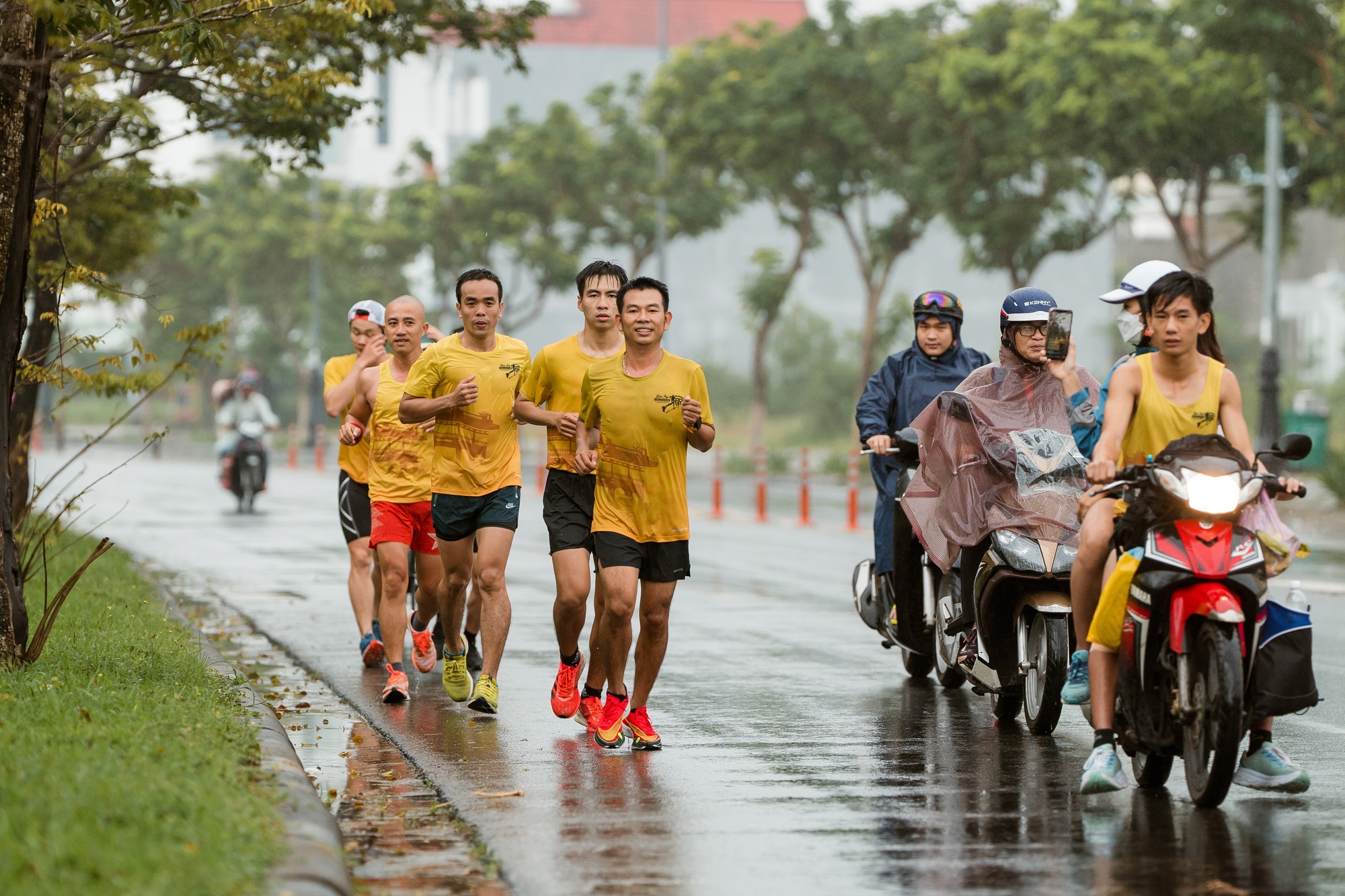 Chàng trai Hội An đội mưa chạy 30 km cầu hôn bạn gái - Ảnh 4.