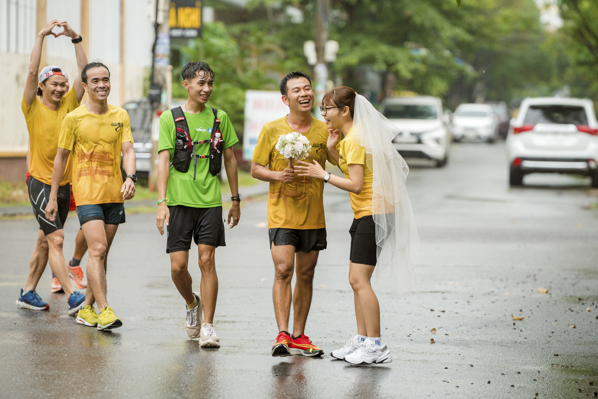 Chàng trai Hội An đội mưa chạy 30 km cầu hôn bạn gái - Ảnh 6.