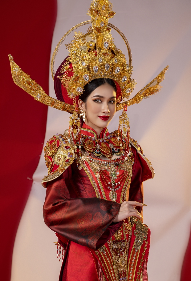 Á hậu Phương Anh toả sáng trong phần thi Trang phục dân tộc tại Chung kết Hoa hậu Quốc tế 2022 - Ảnh 9.