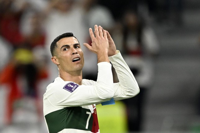 HLV của Al Nassr bóng gió xác nhận bản hợp đồng chiêu mộ Ronaldo - Ảnh 1.