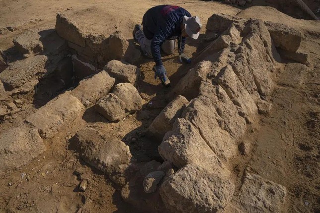Bất ngờ phát hiện hơn 60 ngôi mộ cổ thời La Mã tại Gaza - Ảnh 5.