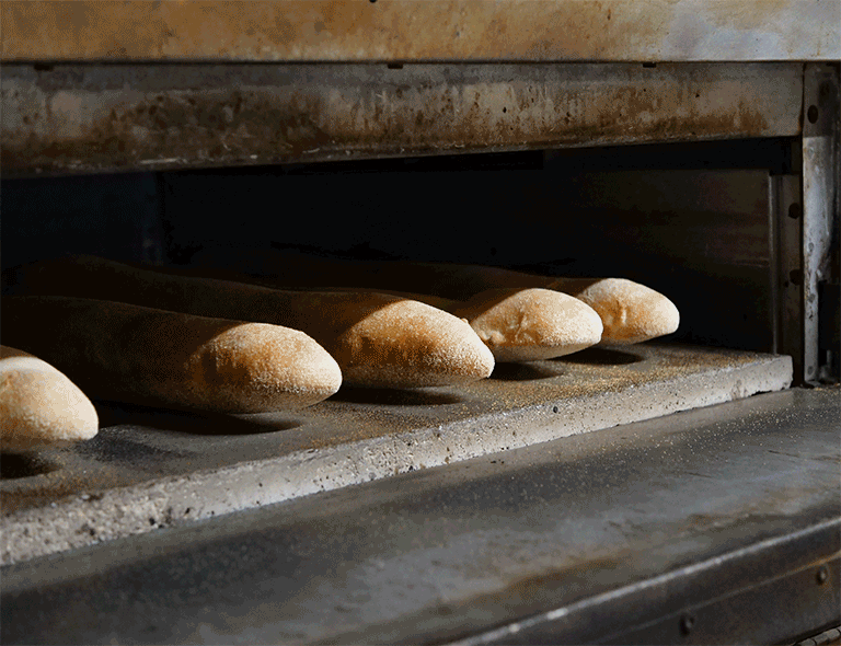 Chiếc bánh mì nhỏ ở Trung Quốc: Sản sinh hơn 20 tỷ phú cho một vùng quê, làm nên cả một đế chế công nghiệp, vươn sang cả Việt Nam - Ảnh 1.