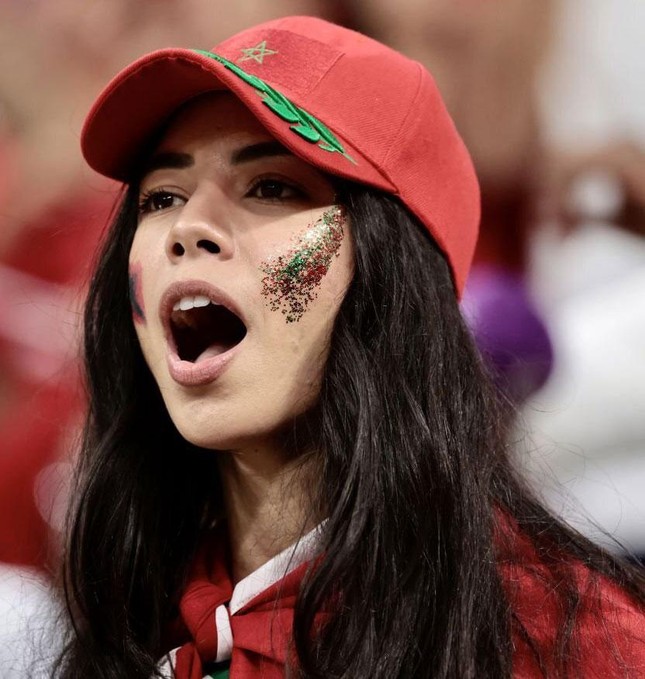 Mê mẩn với nhan sắc các CĐV nữ Morocco ở trận thua 0-2 trước Pháp - Ảnh 11.