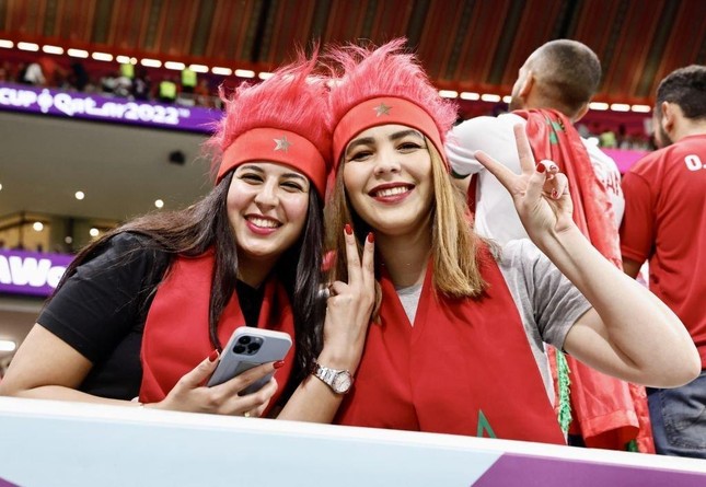 Mê mẩn với nhan sắc các CĐV nữ Morocco ở trận thua 0-2 trước Pháp - Ảnh 9.