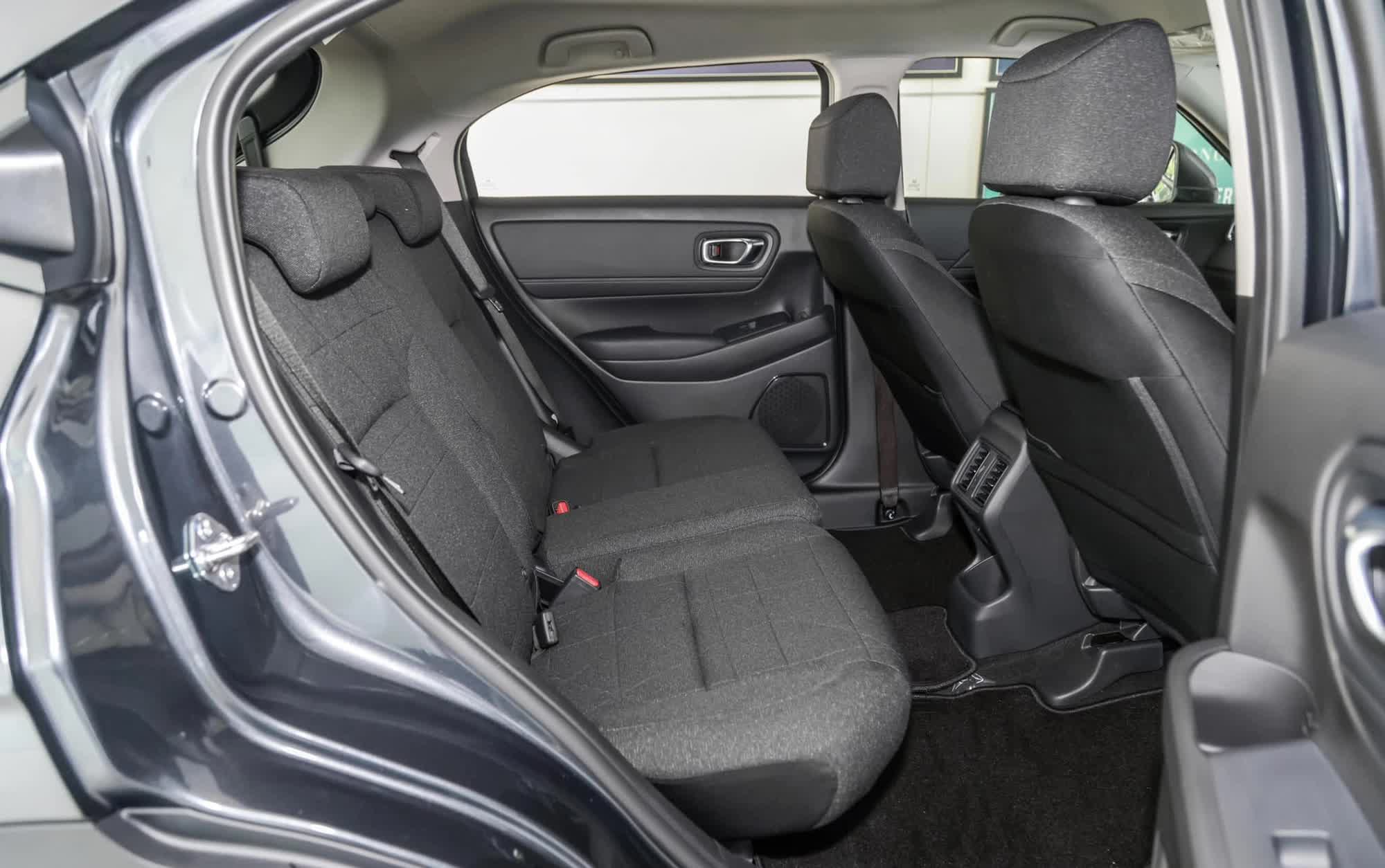 Honda HR-V thêm bản giá rẻ 699 triệu đồng tại Việt Nam: Bỏ tiện nghi, giữ công nghệ đấu Creta - Ảnh 4.