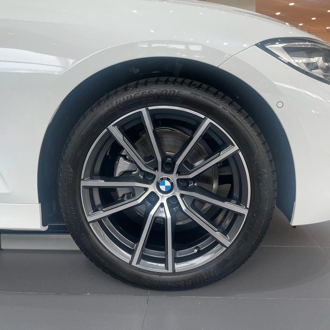 Ảnh chi tiết BMW 3 Series lắp ráp: Nâng cấp nhiều trang bị từ bản tiêu chuẩn, rẻ hơn xe nhập 815 triệu đồng - Ảnh 17.