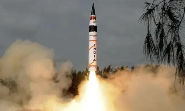 Ấn Độ phóng tên lửa đạn đạo ngay sau đụng độ biên giới với Trung Quốc - Ảnh 1.