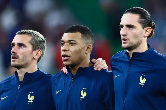 Thêm ngôi sao Pháp nhiễm cúm lạc đà, Mbappe bị đau trước trận chung kết World Cup 2022 - Ảnh 1.