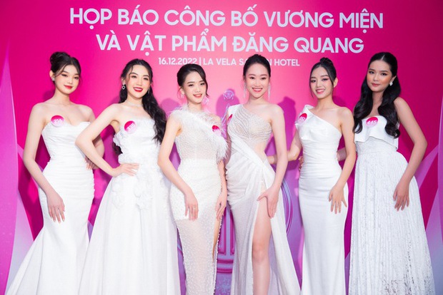 Thảm đỏ Hoa hậu Việt Nam 2022: Đỗ Hà, Tiểu Vy và dàn mỹ nhân đổ bộ, vương miện được công bố - Ảnh 16.