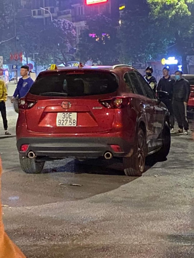 Thêm tài xế ô tô say xỉn tông 4 người bị thương ở Hà Nội - Ảnh 1.
