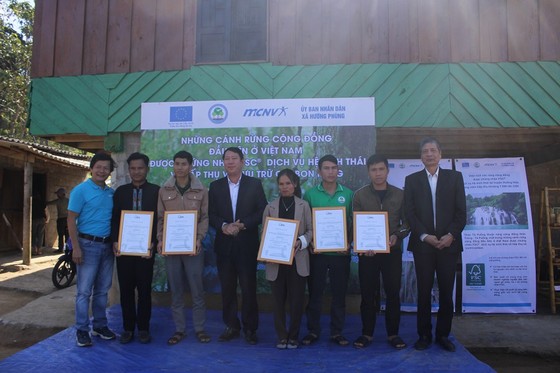 Rừng tự nhiên của cộng đồng đầu tiên ở Việt Nam được cấp chứng nhận quốc tế về dịch vụ hệ sinh thái - Ảnh 3.
