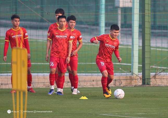 Quang Hải khoe tóc mới cực ngầu, tiết lộ lý do về nước đá AFF Cup - Ảnh 2.