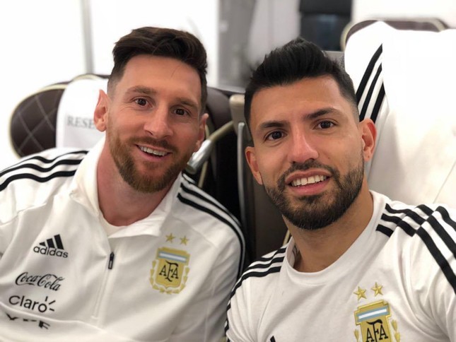 Aguero được đặc cách ngủ cùng Messi trước trận chung kết World Cup 2022 - Ảnh 1.