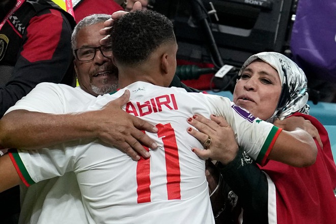 Phía sau hành trình đẹp như cổ tích của các cầu thủ Morocco tại World Cup là mẹ, là gia đình! - Ảnh 10.