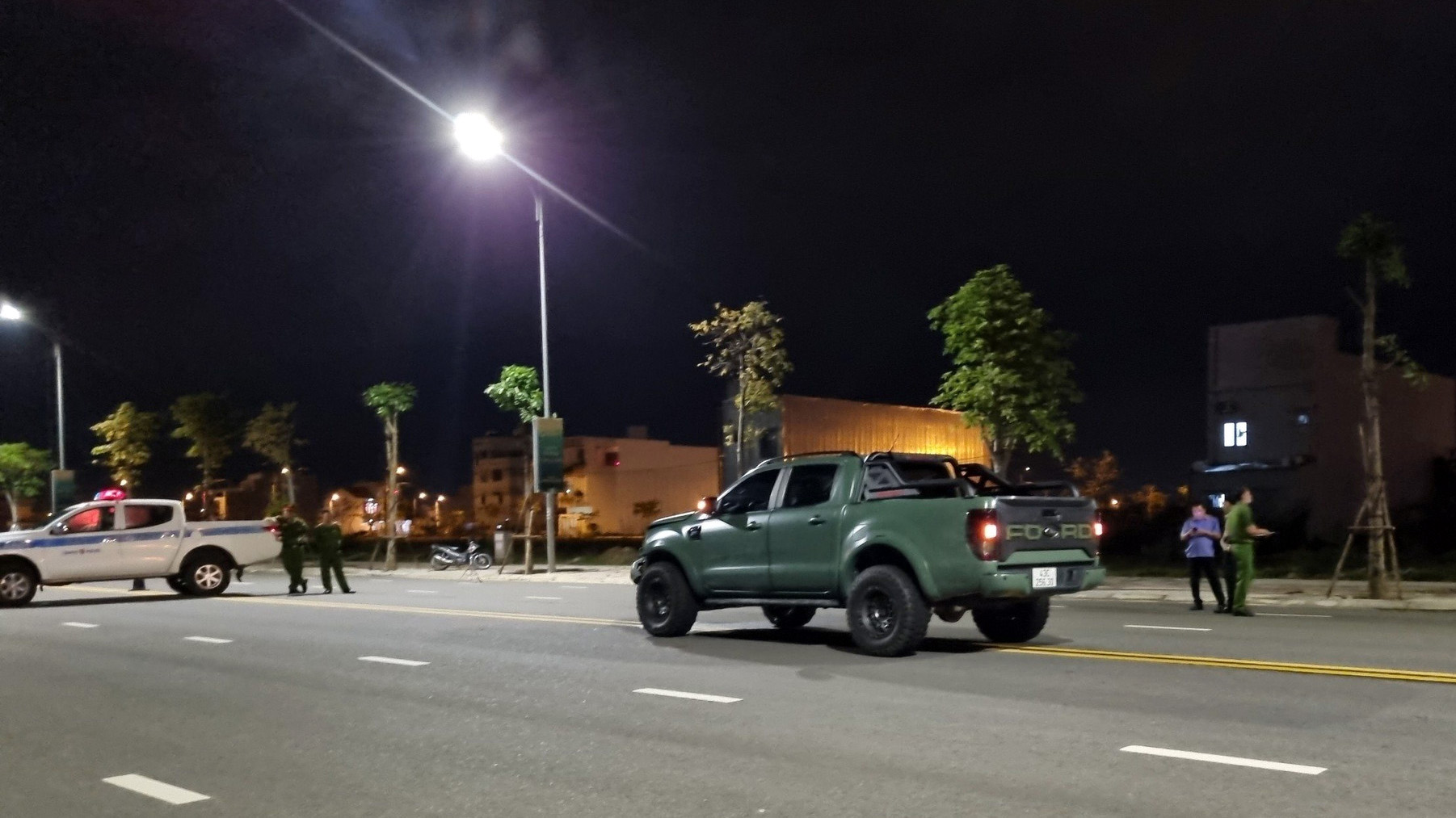 Đằng sau những Ảnh TNGT: Tai nạn kinh hoàng vì tốc độ, Ford Ranger đâm 3 người tử vong - Ảnh 2.