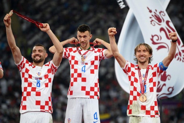 Croatia giành HCĐ World Cup 2022, Perisic bắt kịp thành tích của Messi - Ảnh 1.
