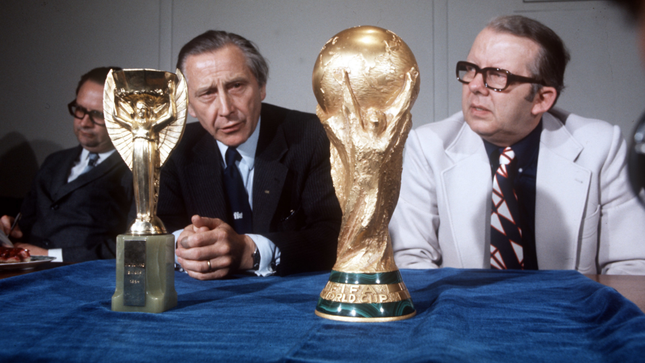 Những điều kỳ lạ về chiếc Cúp vàng của World Cup - Ảnh 3.