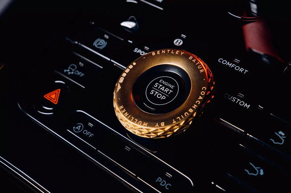 Bentley dát hơn 2 lạng vàng lên xe triệu USD lần đầu tiên trên thế giới - Ảnh 3.