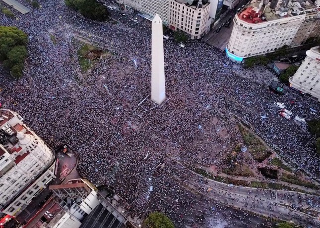 Vì sao người Argentina cuồng bóng đá đến mức ân nhân suốt đời của Messi không muốn họ vô địch? - Ảnh 7.