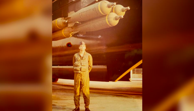 Phi công Mỹ nói về chiến dịch ném bom dịp Giáng sinh ở VN năm xưa: Giống như bước đi trên tên lửa - Ảnh 1.