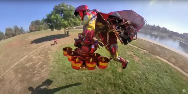 Bộ giáp Iron Man đời thực với khả năng tự động bay về phía người mặc giống hệt phim Marvel - Ảnh 7.