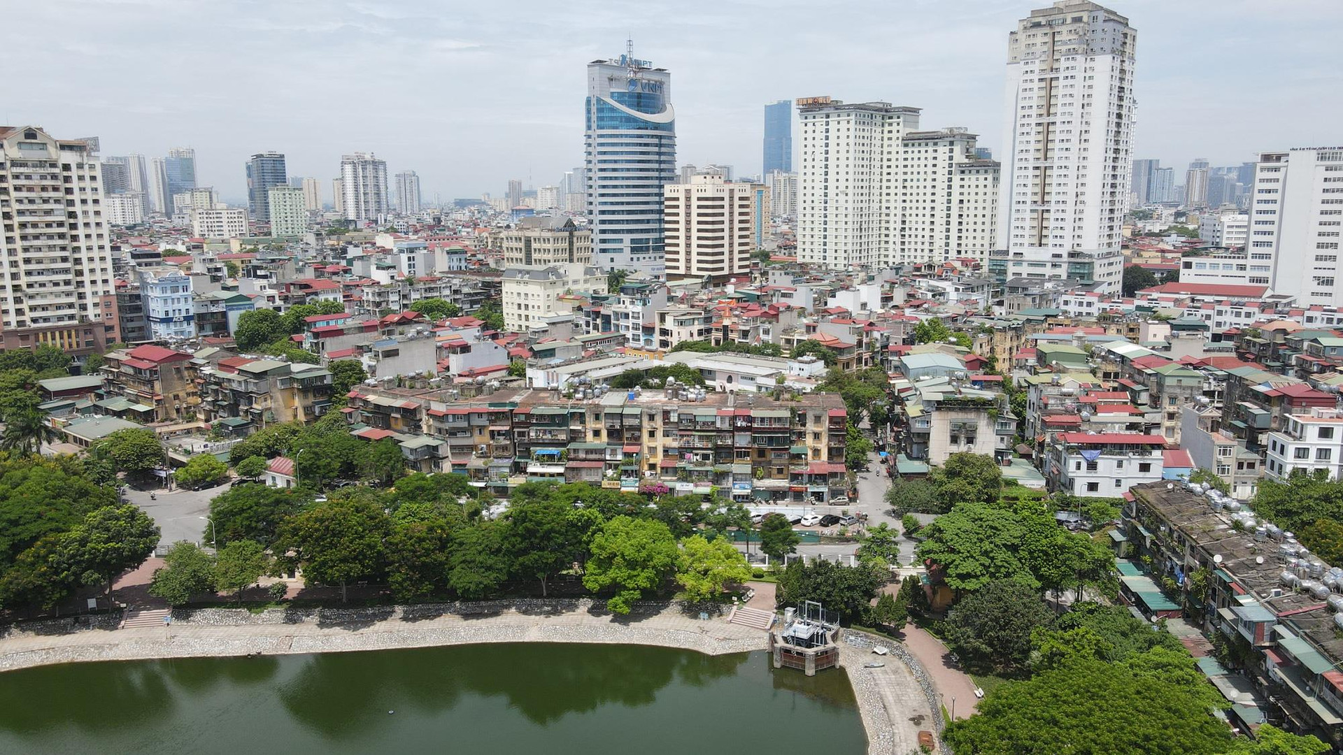 Shark Hưng: Khủng hoảng sẽ mở ra cơ hội, năm 2012 có dự án từng bán giá 20 triệu/m2, DN tôi mua lại giá 11 triệu/m2, 1 năm sau bán ra 18 triệu/m2 - Ảnh 1.