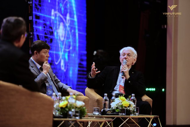 Đến Việt Nam tham dự VinFuture, Giáo sư đoạt giải Nobel Vật lý chia sẻ điều có giá trị hơn việc nhận được 1 tỷ đôla - Ảnh 8.