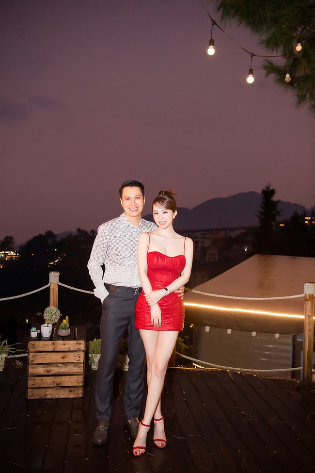 Nói không yêu nhưng Việt Anh - Quỳnh Nga tình bể tình tại sự kiện - Ảnh 13. Nói không yêu nhưng Việt Anh - Quỳnh Nga tình bể tình tại sự kiện - Ảnh 13.