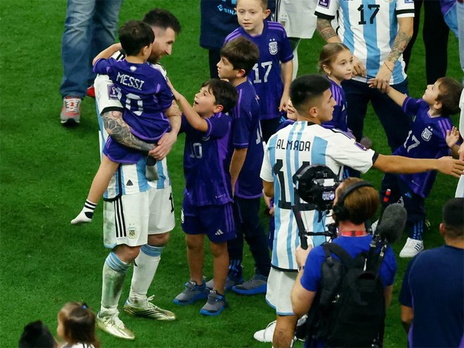  MESSI là ông bố dễ dãi à? Cũng đúng đấy, nhưng các con của anh vẫn cực ngoan và còn hạnh phúc nhờ 3 điều này!  - Ảnh 1.