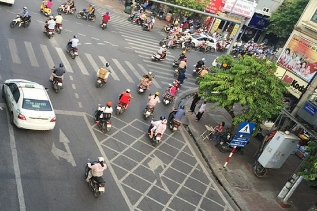 Gặp vạch kẻ đường mắt võng đi như thế nào để không bị phạt? - Ảnh 2. Gặp vạch kẻ đường mắt võng đi như thế nào để không bị phạt? - Ảnh 2.