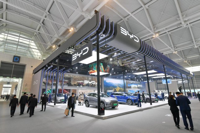 Trung Quốc gặp nguy cơ sản xuất thừa pin xe điện - Ảnh 3.