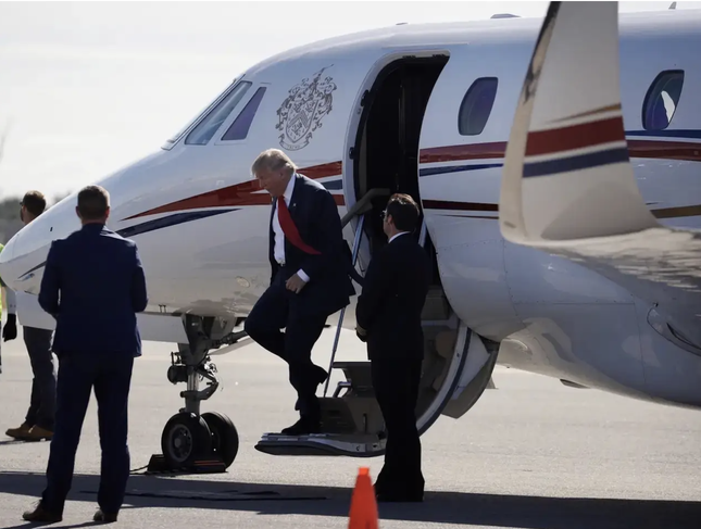 Choáng ngợp ‘lâu đài bay’ 100 triệu USD ông Donald Trump vừa tân trang - Ảnh 14.