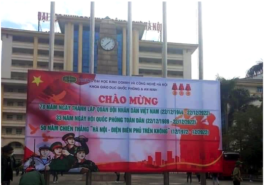 Trường ĐH thừa nhận vụ in pano có hình cờ Trung Quốc là sai phạm rất nghiêm trọng - Ảnh 1.