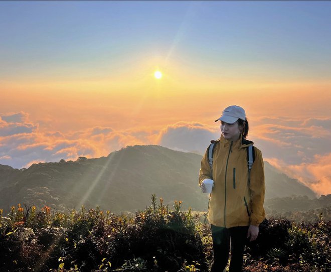 Kết thúc năm cũ, người người đổ xô đi trekking tại những cột mốc hùng vĩ từ miền Bắc đến miền Trung - Ảnh 11.