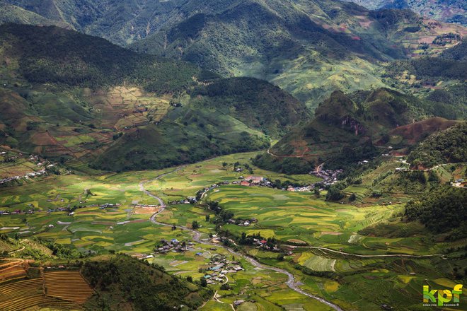 Kết thúc năm cũ, người người đổ xô đi trekking tại những cột mốc hùng vĩ từ miền Bắc đến miền Trung - Ảnh 9.