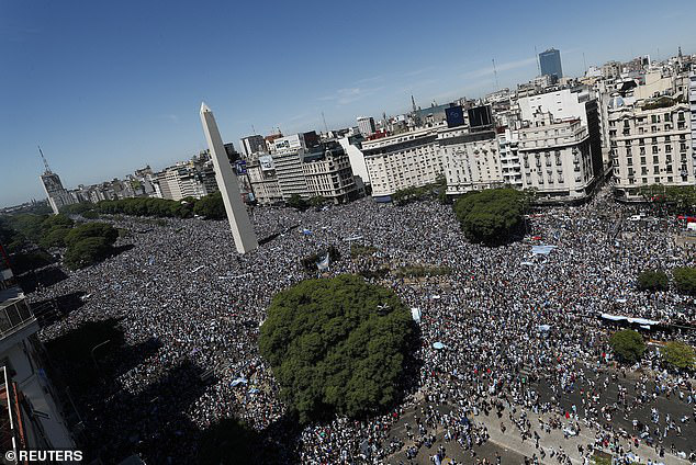 2 người thương vong khi ăn mừng World Cup 2022 ở Argentina - Ảnh 3.