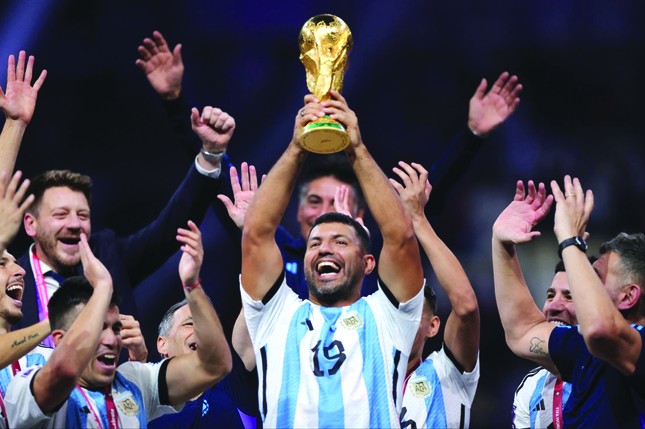 Tấm huy chương World Cup của người ngoài Aguero - Ảnh 1.