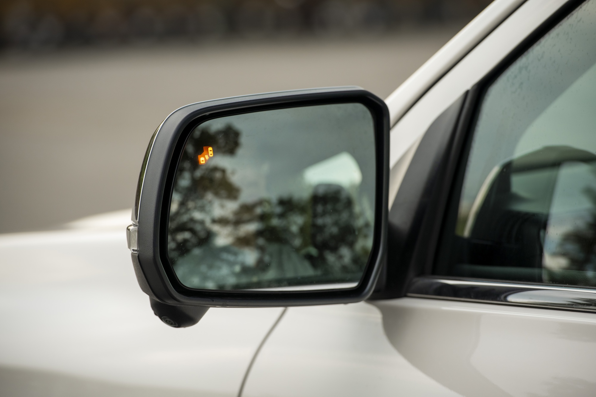 Vua doanh số Ford Everest nâng cấp trang bị ở Việt Nam: Bản tầm trung giá 1,286 tỷ đồng - Ảnh 3.