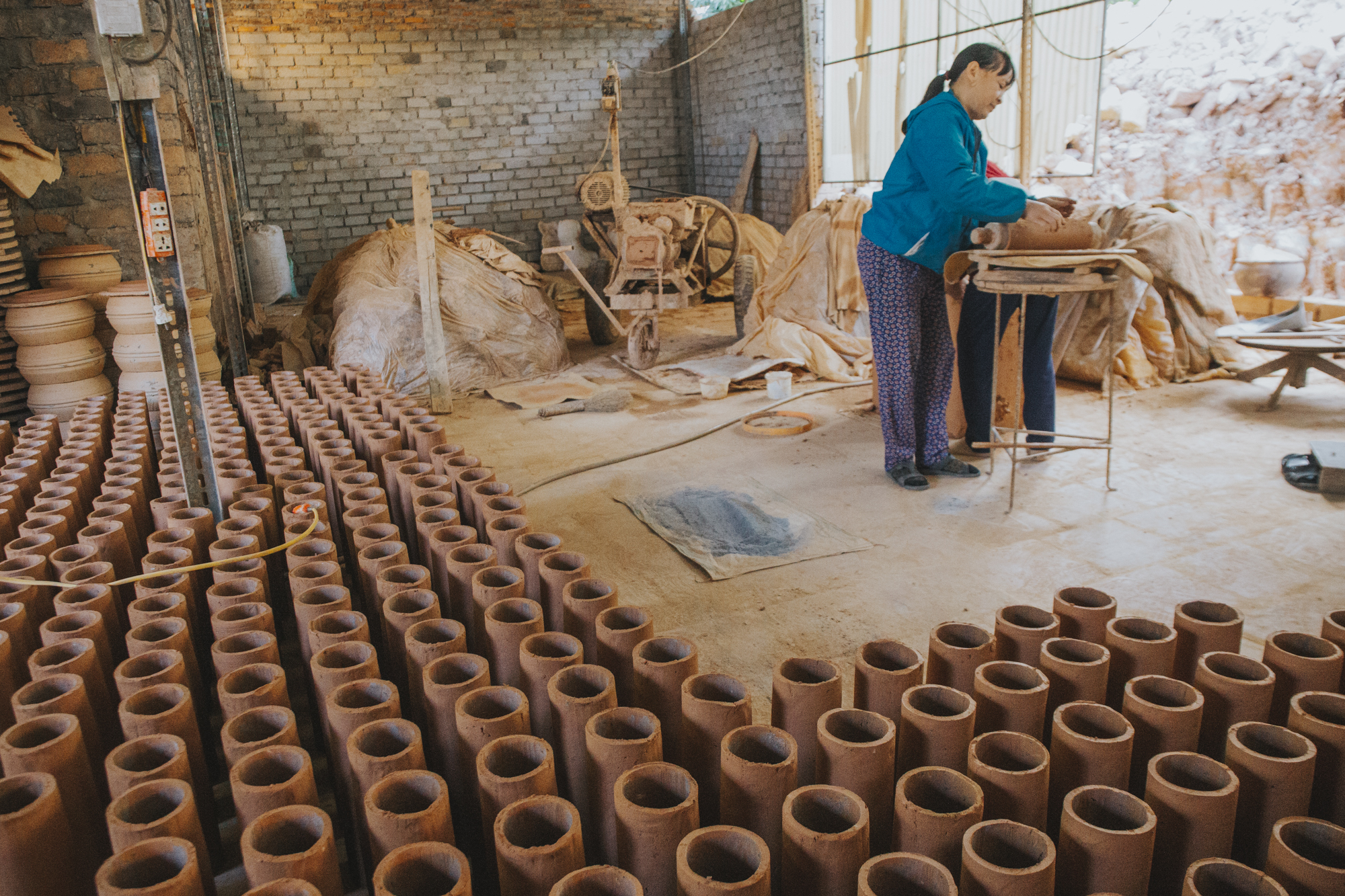 Làng gốm thủ công hơn 700 năm tuổi ở Bắc Ninh tất bật ngày giáp Tết - Ảnh 4.