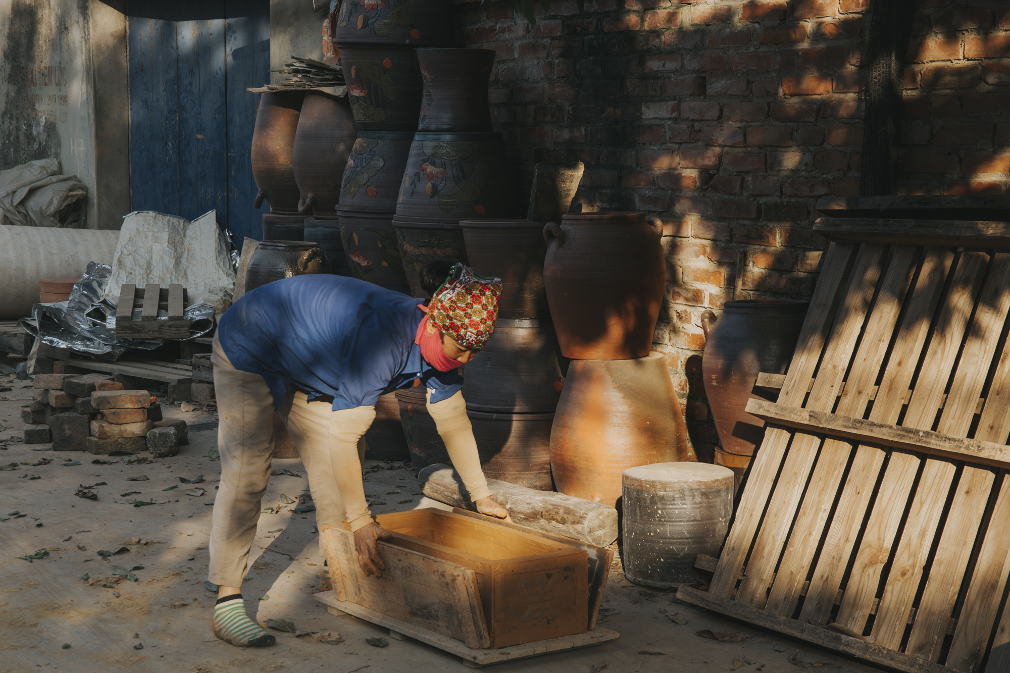 Làng gốm thủ công hơn 700 năm tuổi ở Bắc Ninh tất bật ngày giáp Tết - Ảnh 5.
