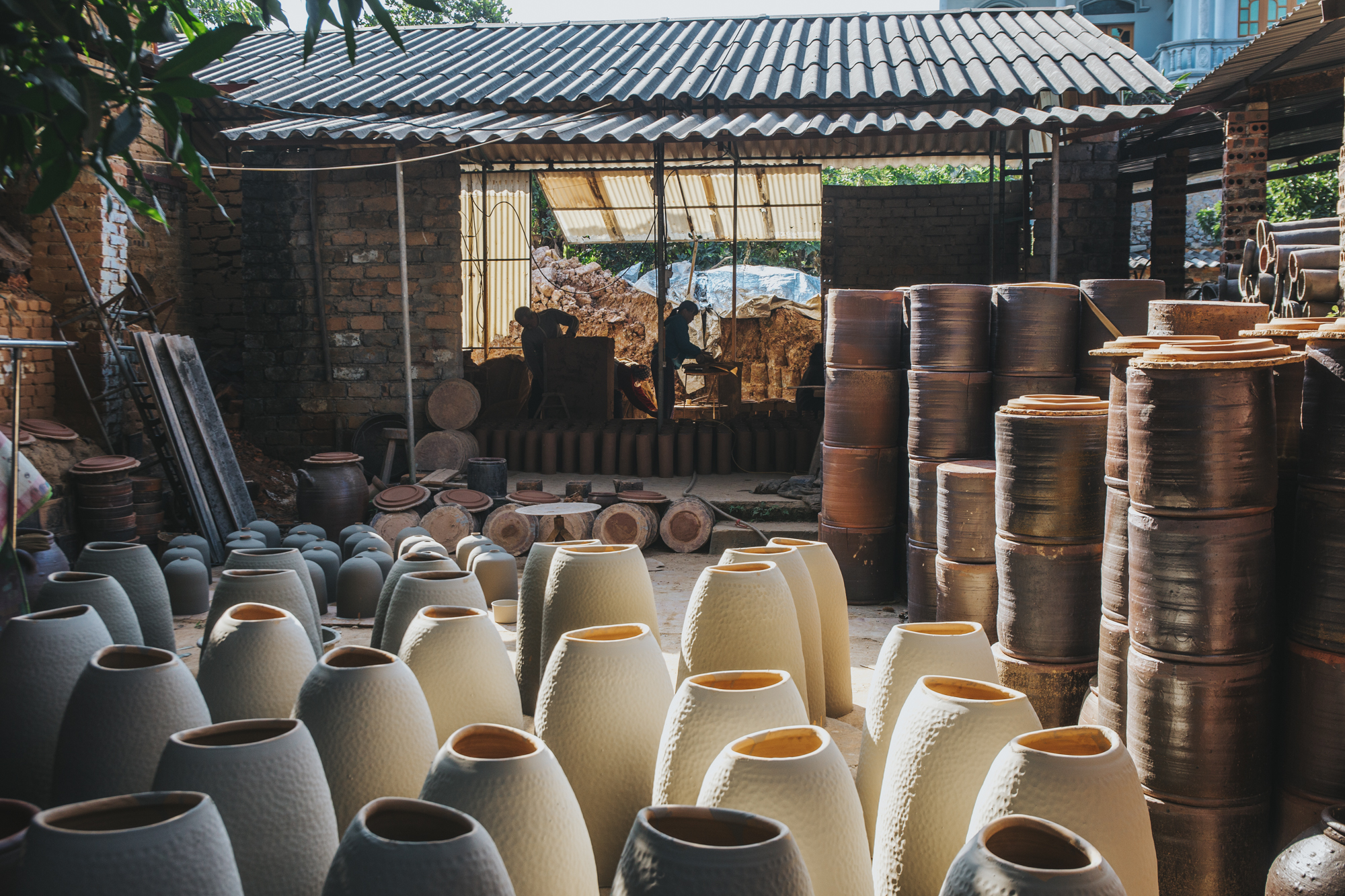 Làng gốm thủ công hơn 700 năm tuổi ở Bắc Ninh tất bật ngày giáp Tết - Ảnh 6.