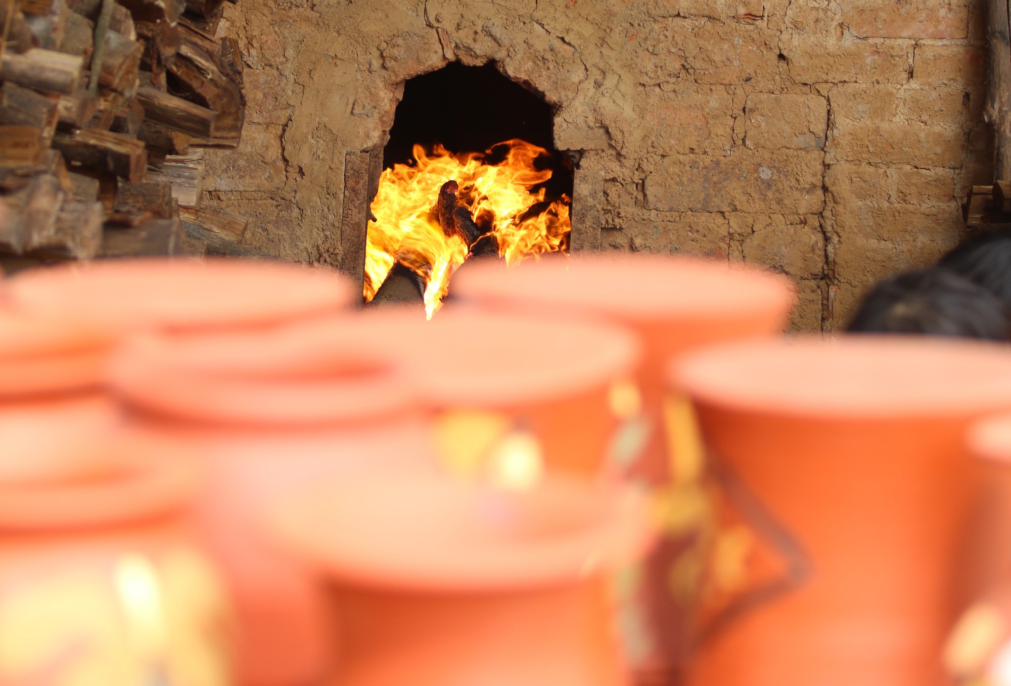 Làng gốm thủ công hơn 700 năm tuổi ở Bắc Ninh tất bật ngày giáp Tết - Ảnh 8.